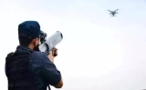 屏蔽無人機的槍：便攜式無人機干擾設備